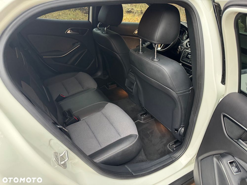 Mercedes-Benz GLA - 11