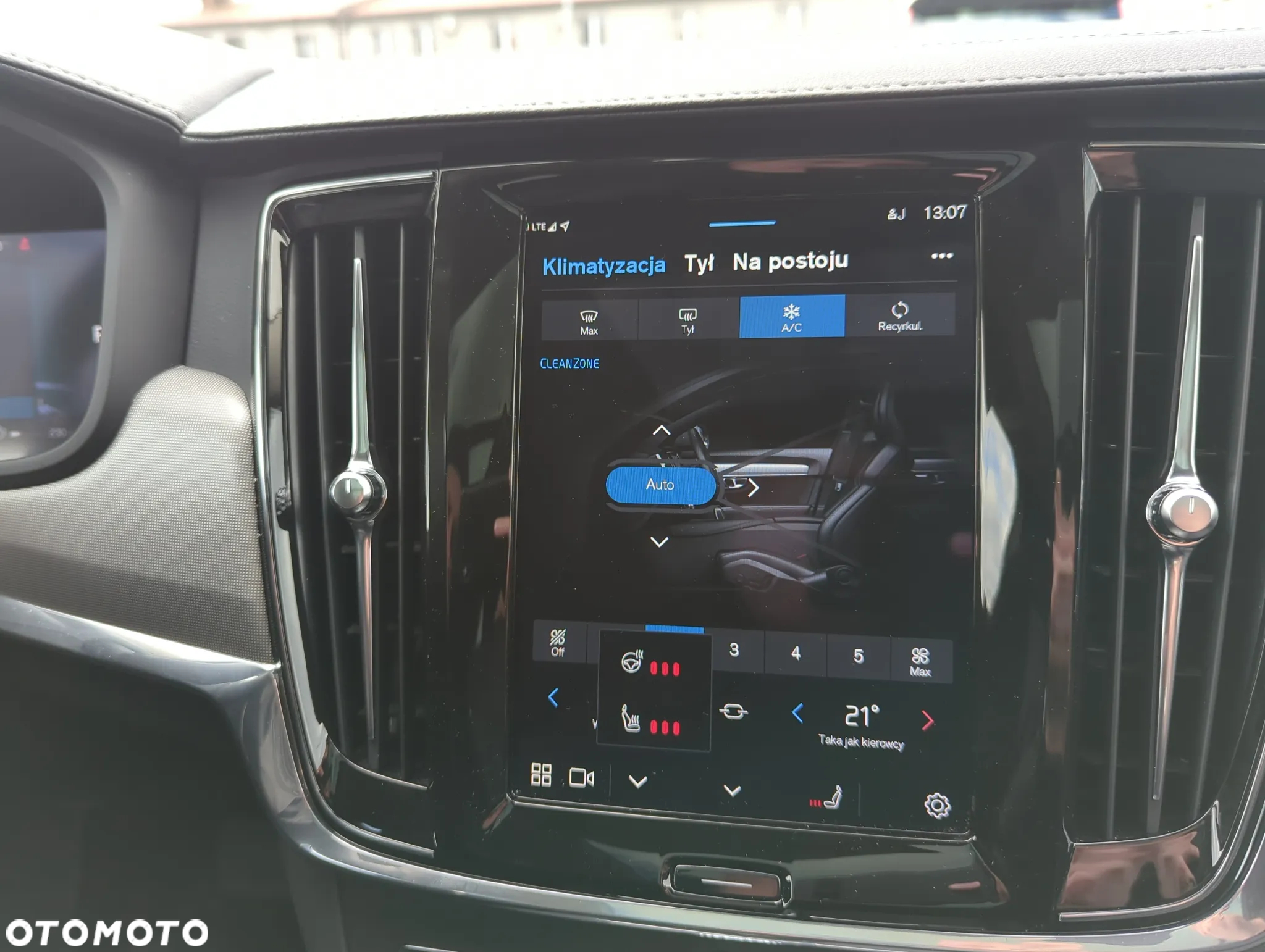 Volvo V90 Cross Country - 24