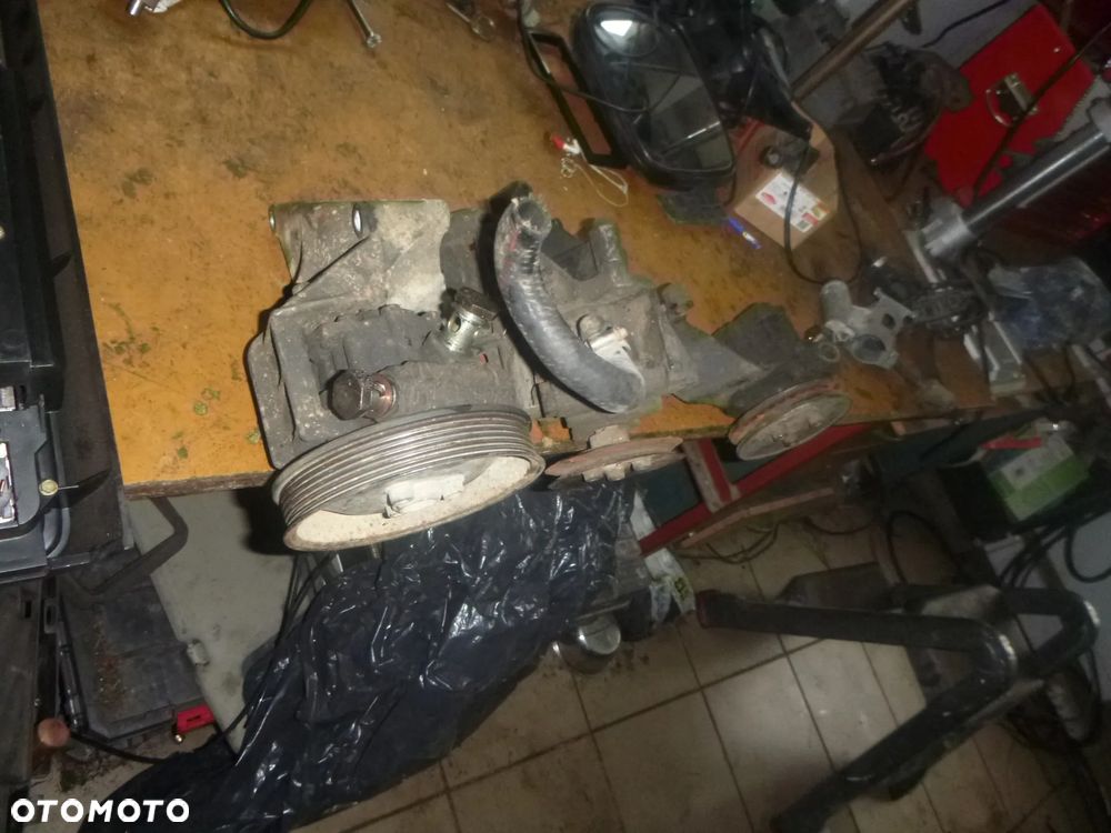 POMPA WSPOMAGANIA VW T4  2,4D 2,5tdi - 4