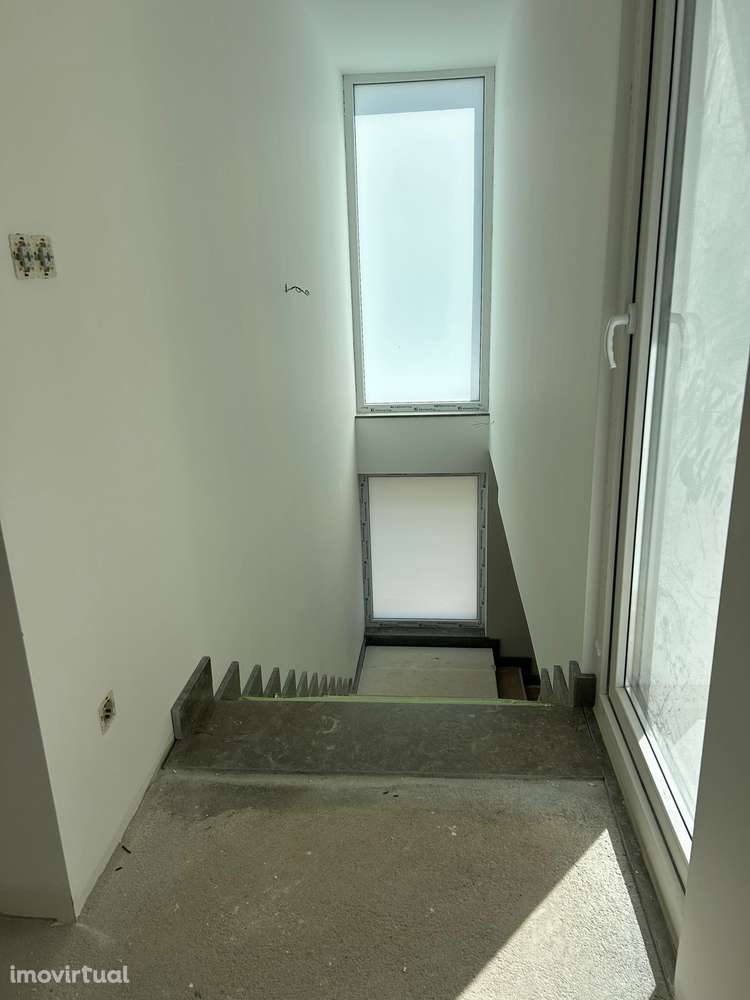 Moradia nova, em fase de acabamentos para venda - Grande imagem: 4/16