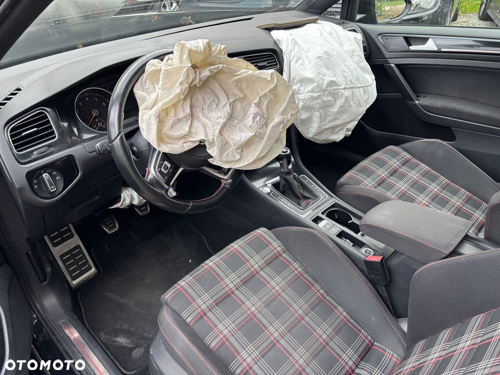 Volkswagen Golf VII 2.0 TSI BMT GTI - 12