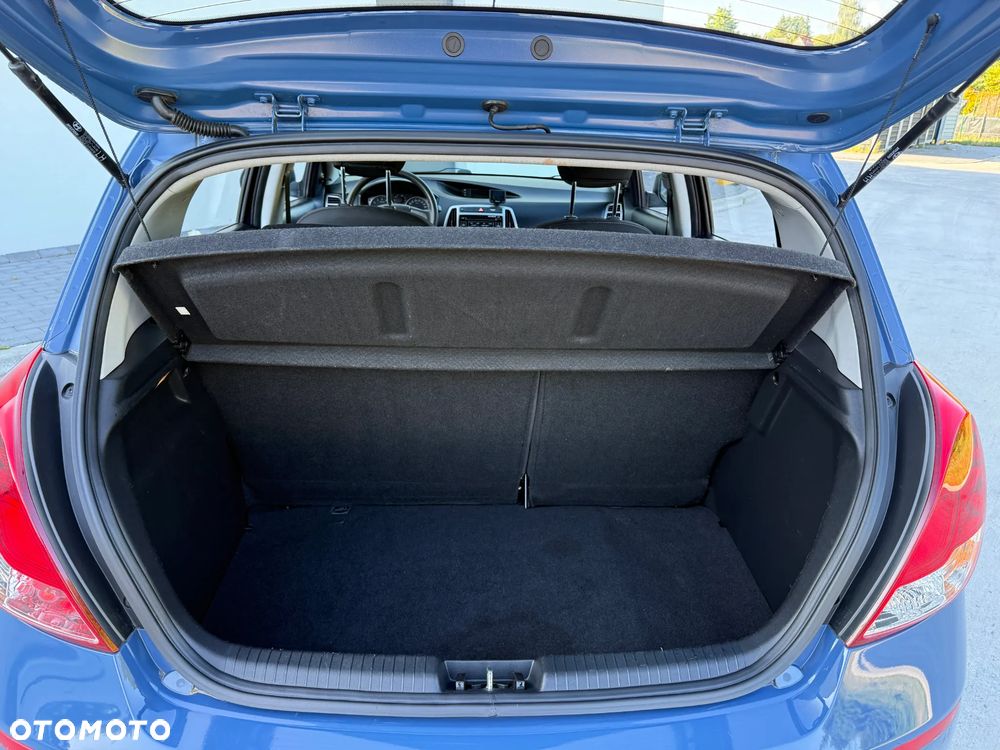 Hyundai i20 - 24