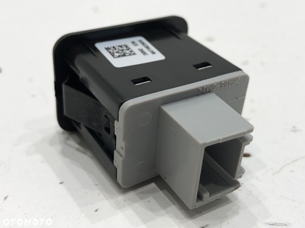 GNIAZDO USB  OPEL CORSA E (X15) 2014 - 2022 1.4 (08, 68) 55 kW [75 KM] benzyna 2014 - 2022 20928734 - 2