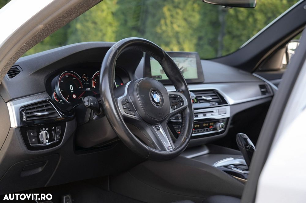BMW Seria 5 530d xDrive AT - 17