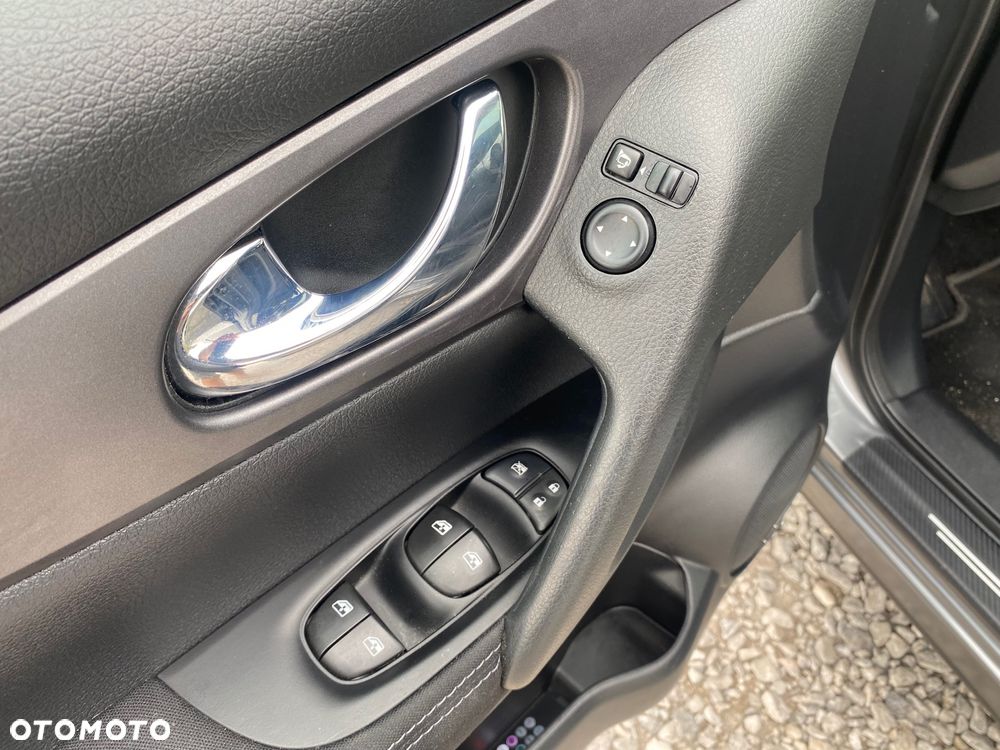 Nissan Qashqai 1.6 DIG-T N-Connecta - 17