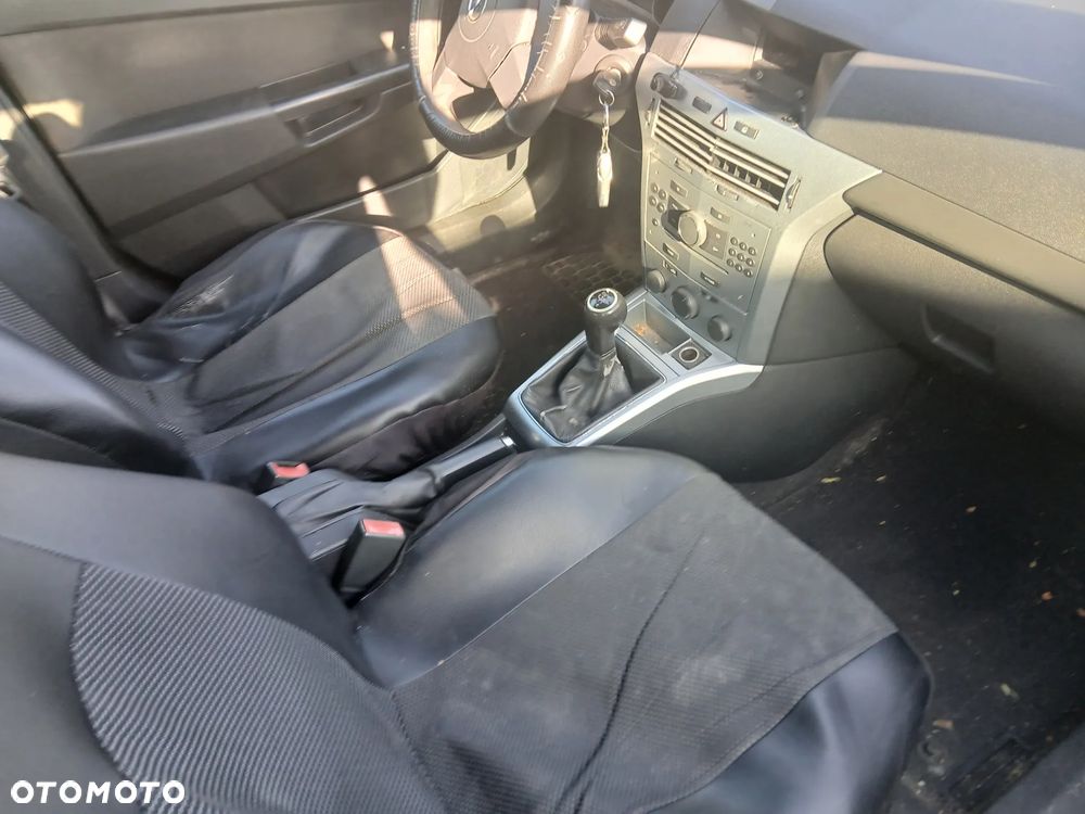Astra H Kombi z40r maska pokrywa silnika klapa bagażnika zderzak lampa reflektor pas przedni stop lampy halogeny przeciwmgłowe odblaski grill atrapa znaczek błotnik błotniki drzwi - 7