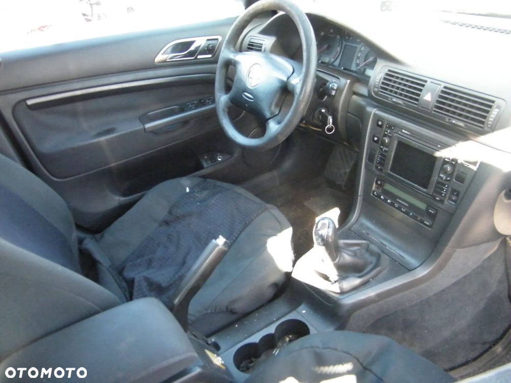 Skoda Superb I (02-05r.) 1.9 TDI 100KM. Silnik AVB Skrzynia EEN lakier LF7R. Cały na części. GWARANCJA !!!  Przód Tył Zestaw Komplet Drzwi Klapa Zderzak Błotnik Maska Grill Atrapa Szyba Pas Lampa Lusterko Boczki Fotel Kanapa Kokpit Deska Rozdzielcza Przełącznik Włącznik Sterownik Przewody Wiązka Instalacja Moduł Komputer Czujnik Listwa Pompa Alternator Wtryski Głowica Rozrusznik Kompresor Sprzęgło Dwumas Silnik Skrzynia ABS Klimatyzacji Paliwa Wspomagania Kolektor Turbina Przepustnica Zawór Chłodnica Koło Hak Belka Sanki Zawieszenie Mcpherson Półoś Amortyzator Wydech Tłumik Zacisk Most - 12