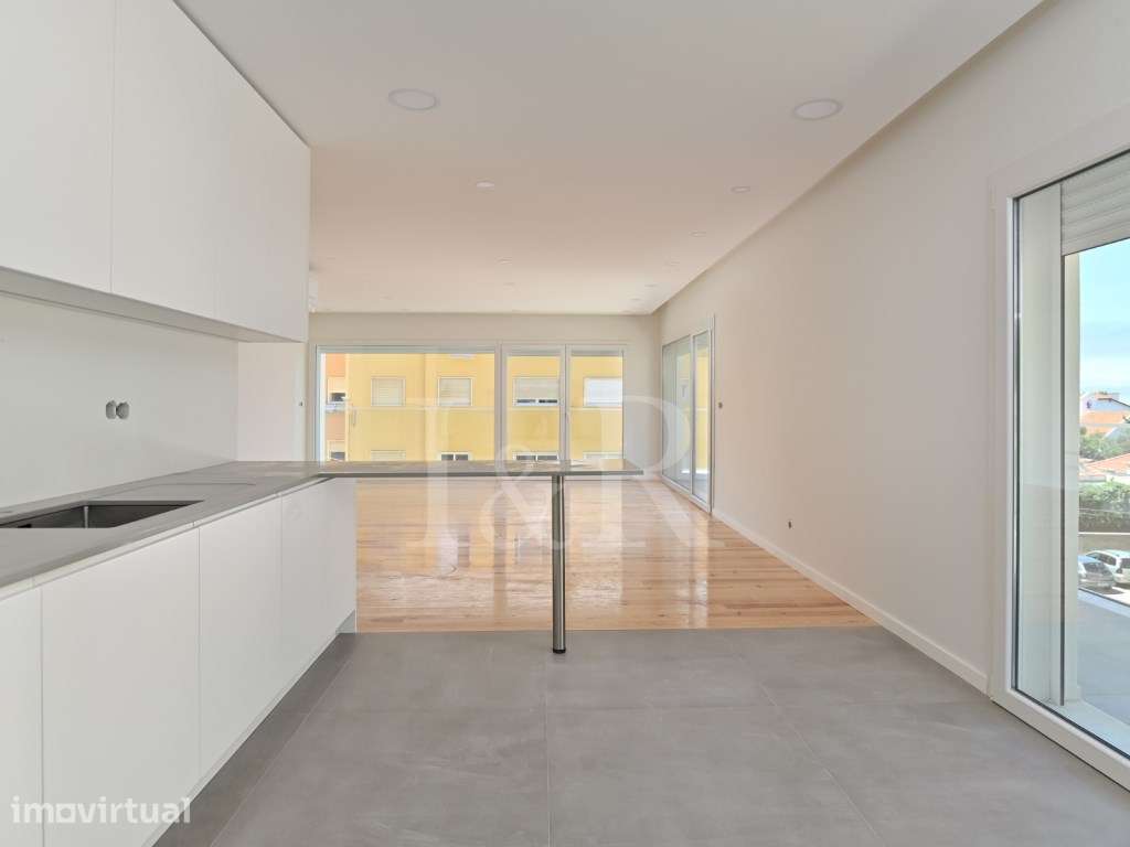 Apartamento T4 com varanda e estacionamento, São João do Estoril - Grande imagem: 4/38