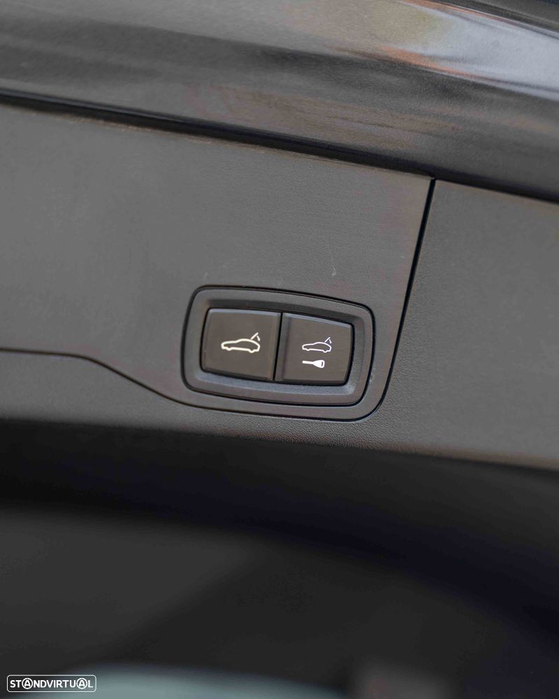 Porsche Taycan Cross Turismo 4S - 34