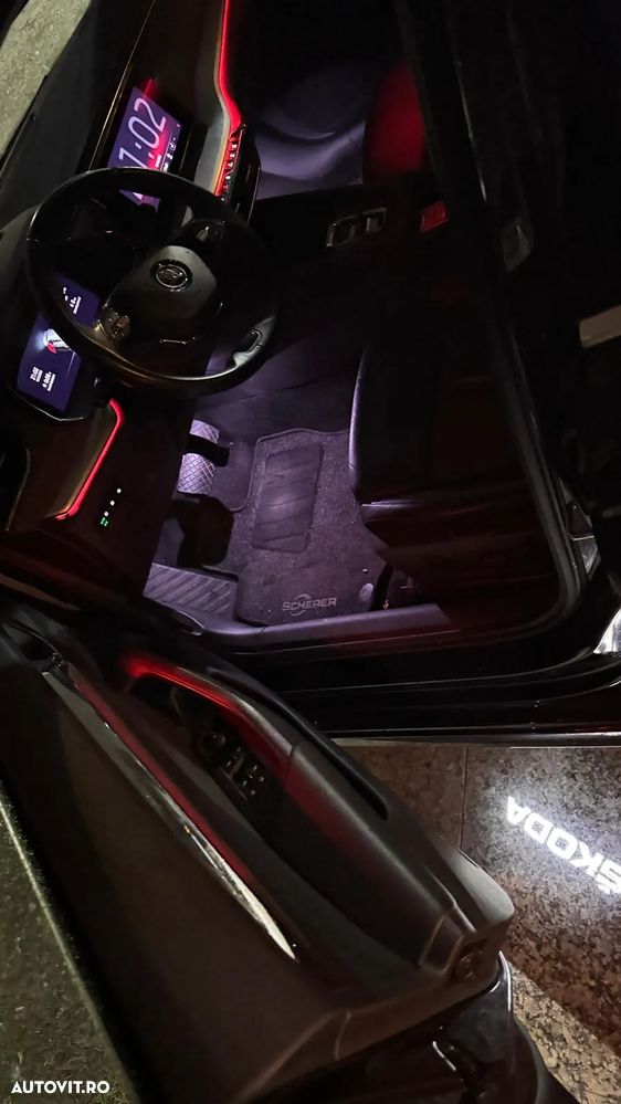 Skoda Octavia Combi 2.0 TDI DSG First Edition - 9