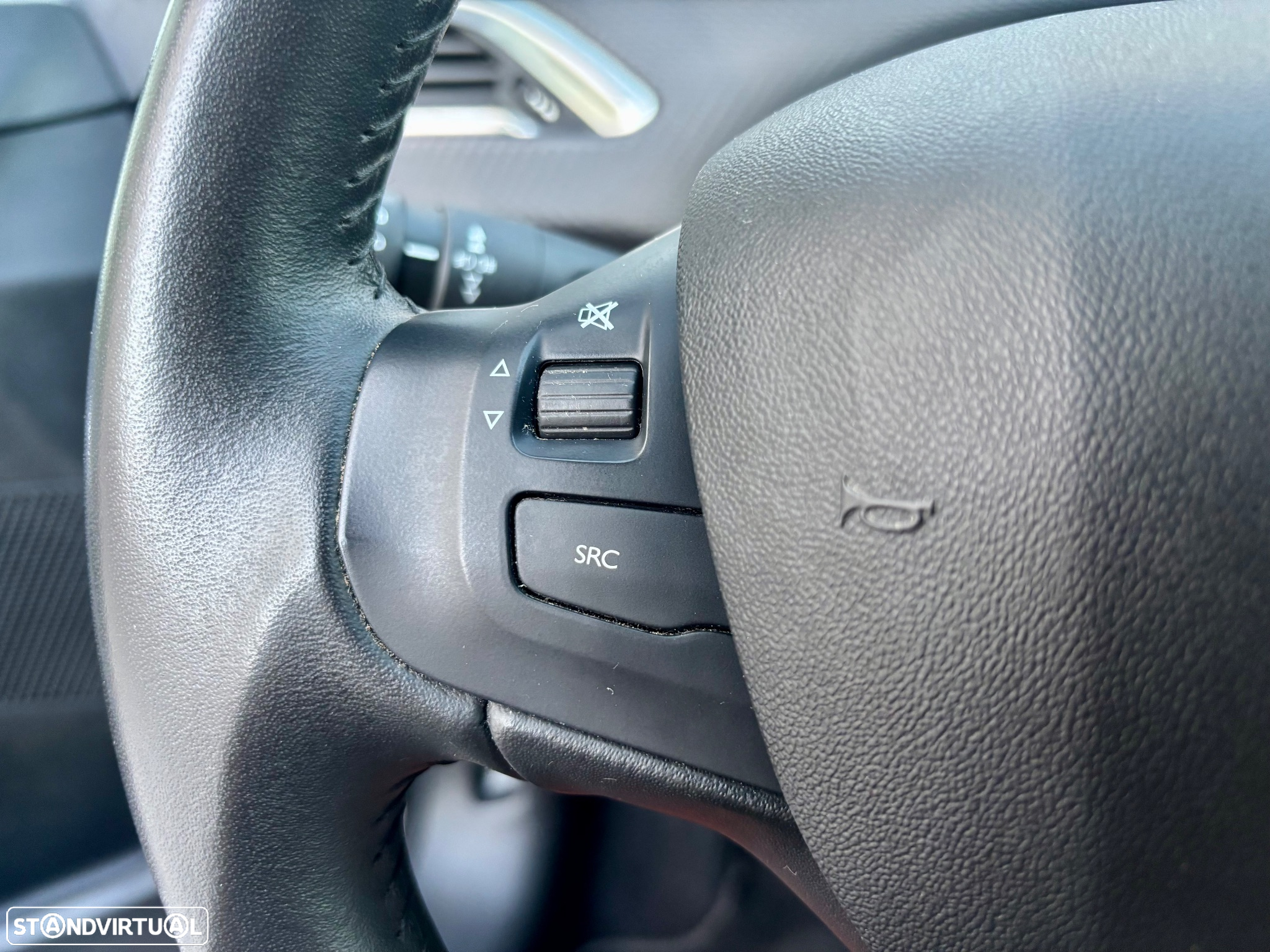 Peugeot 208 1.2 PureTech Signature - 42