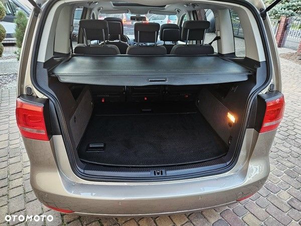 Volkswagen Touran - 15