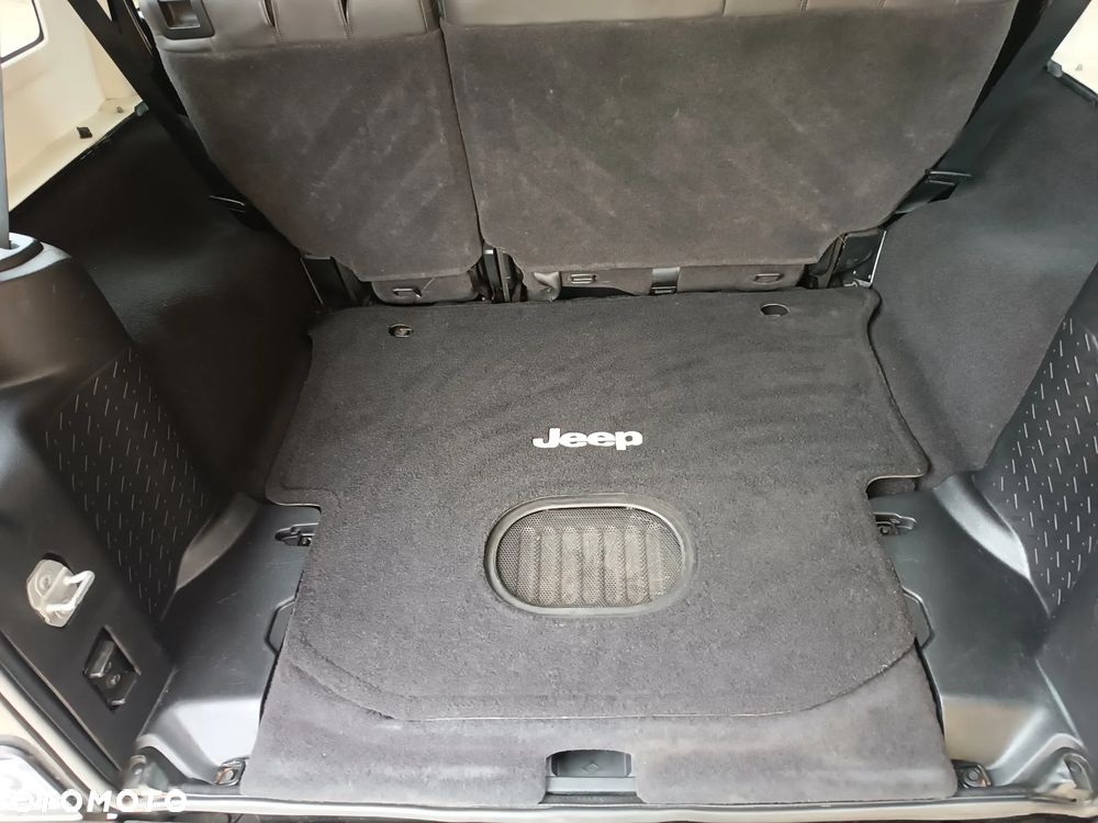 Jeep Wrangler 3.6 Unlim Sahara - 18