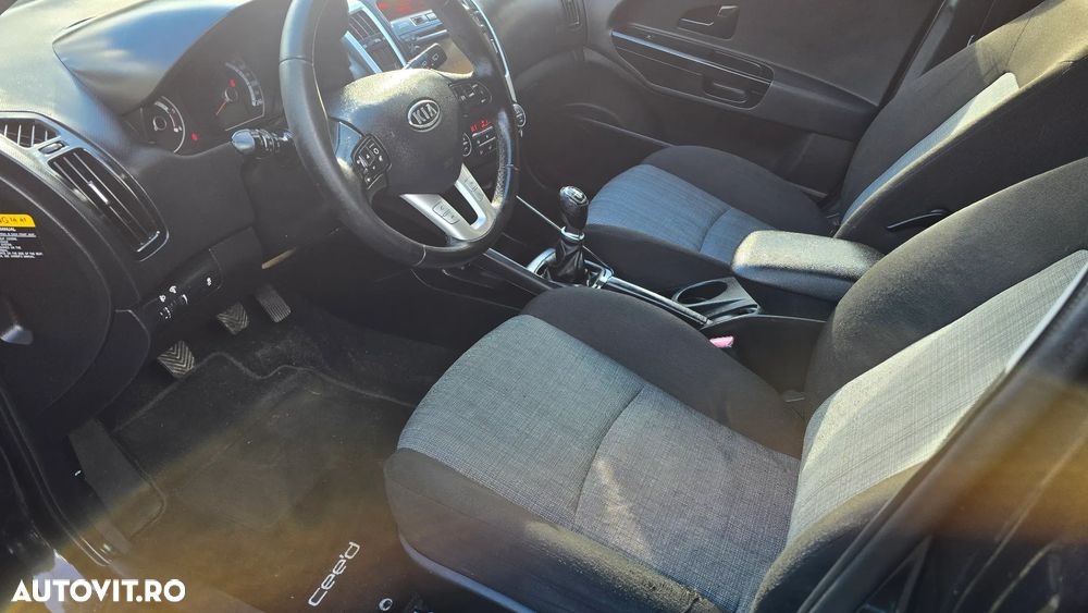 Kia Ceed 1.6 CRDi 128 Dream-Team Edition - 12