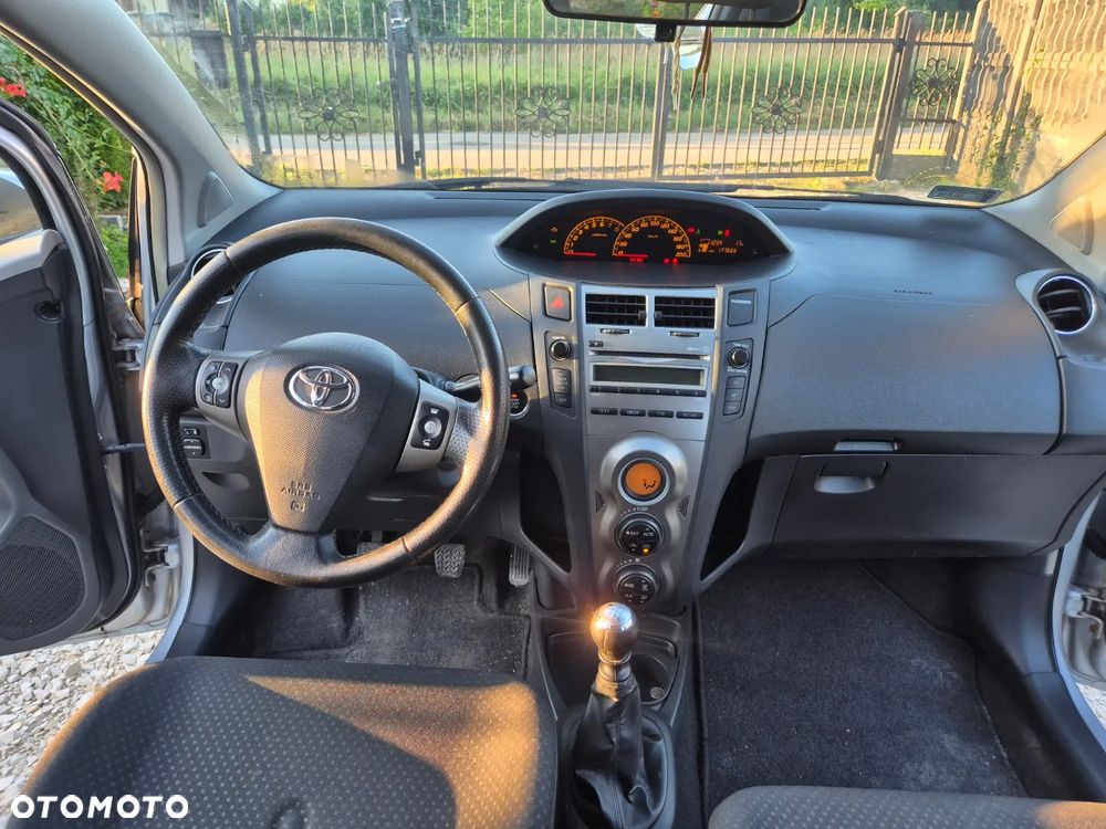 Toyota Yaris 1.33 VVT-i Comfort - 10