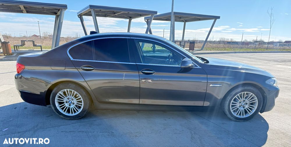 BMW Seria 5 525d xDrive - 7