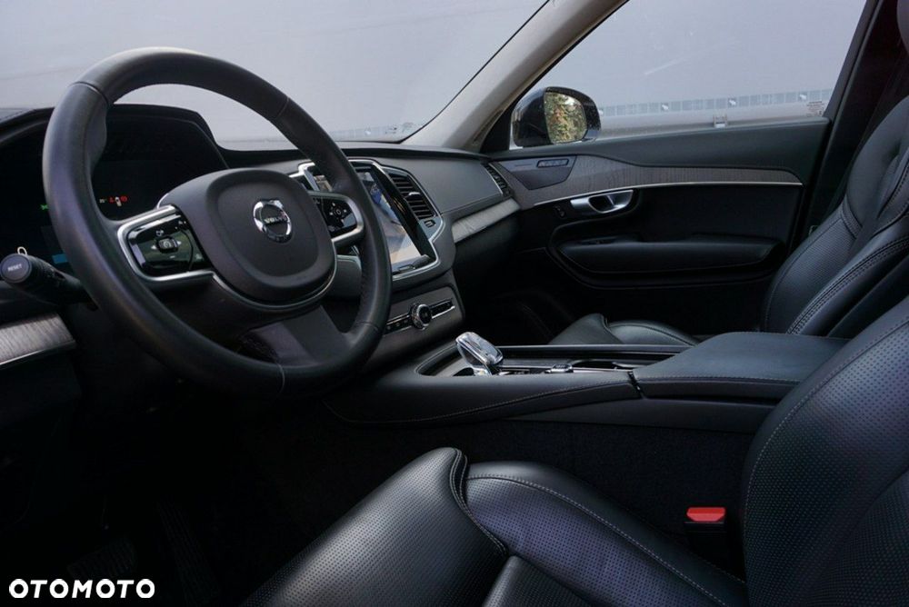 Volvo XC 90 - 9
