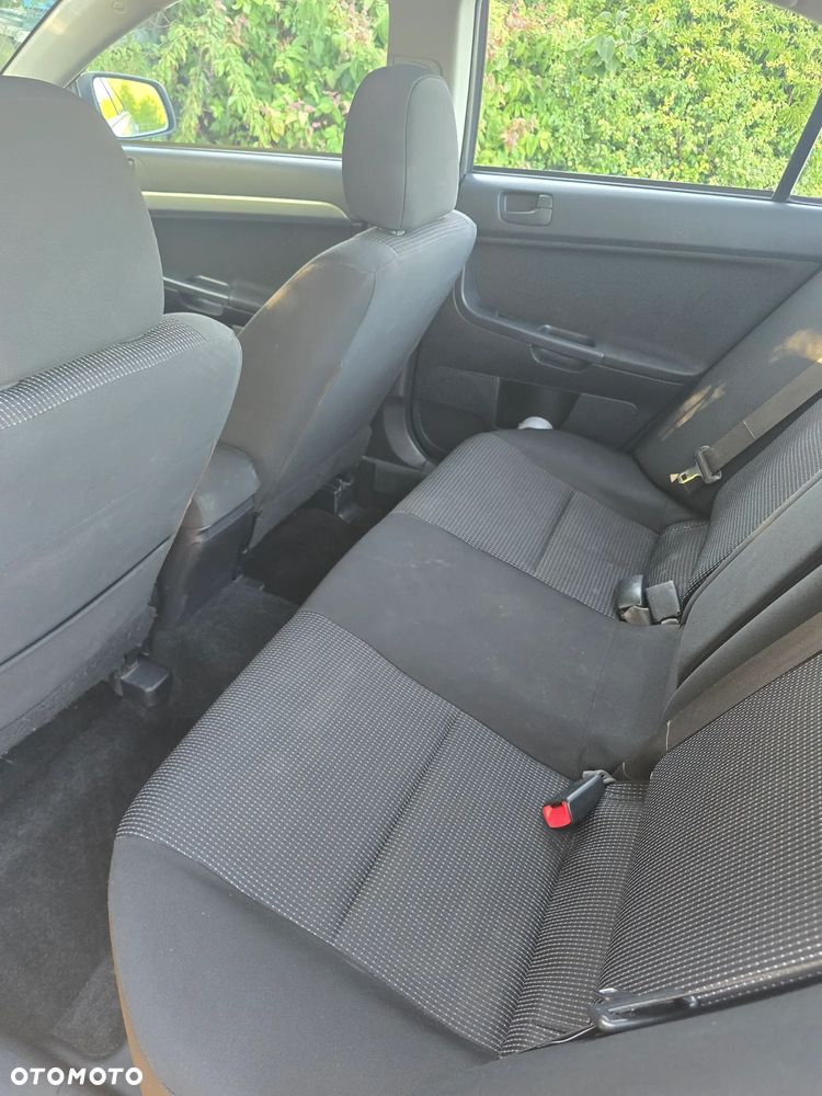 Mitsubishi Lancer - 12