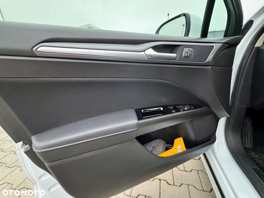 Ford Mondeo 2.0 Hybrid Titanium - 16