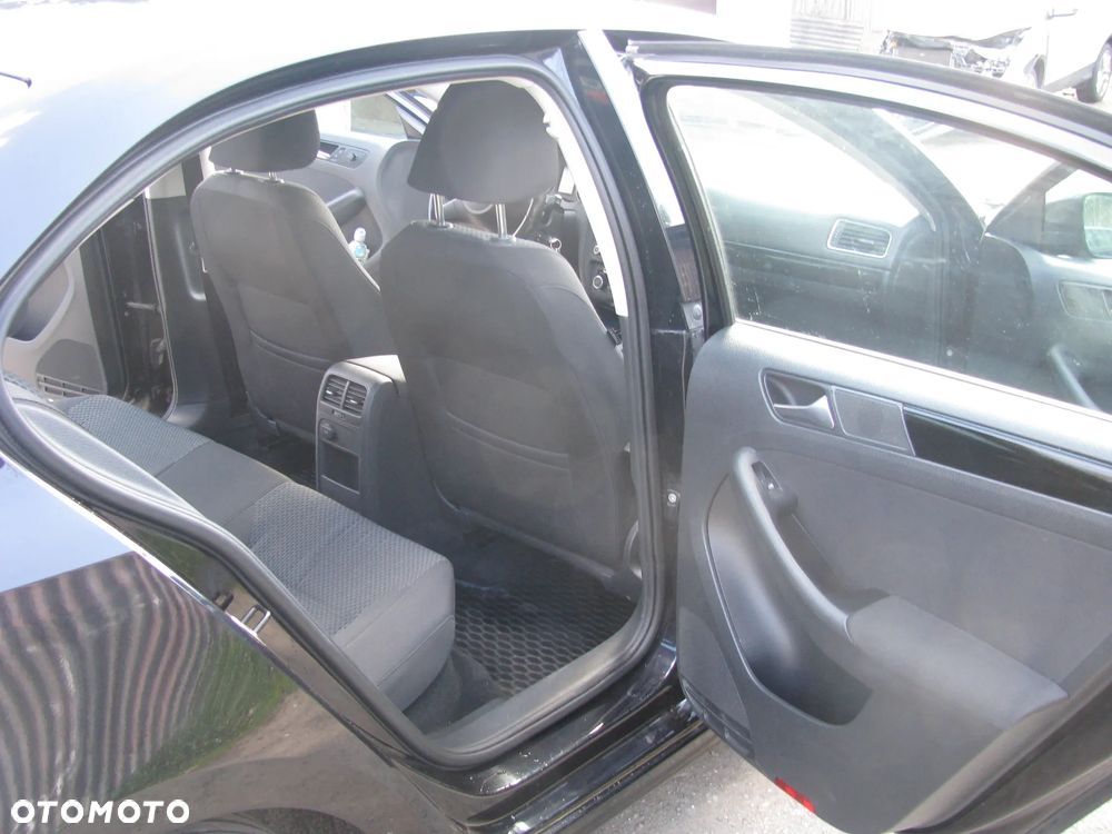 Volkswagen Jetta 1.6 TDI Comfortline - 8
