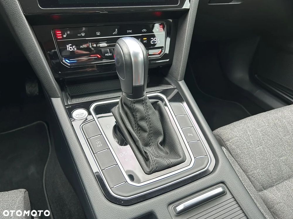 Volkswagen Passat - 26