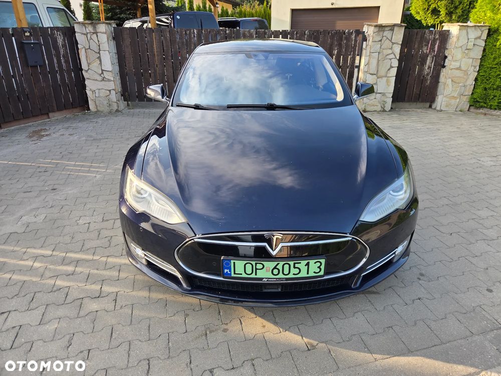 Tesla Model S 85 D - 21