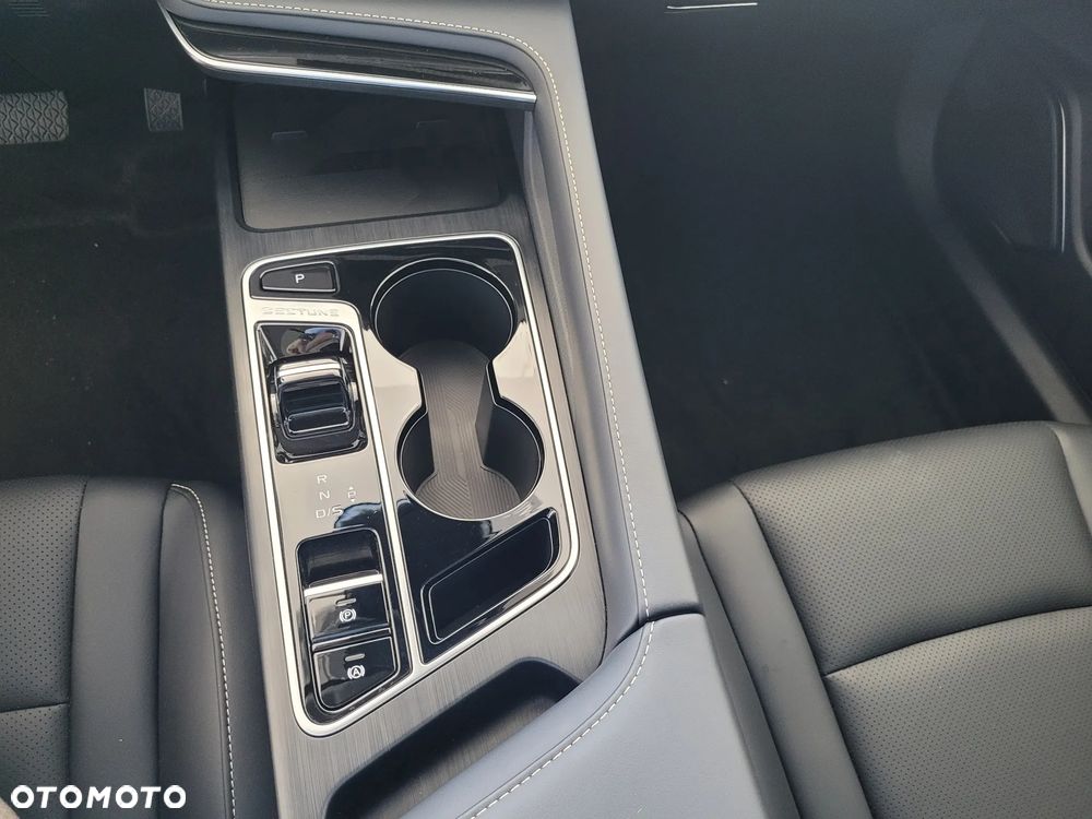 Bestune B70 2.0T Elegance - 28