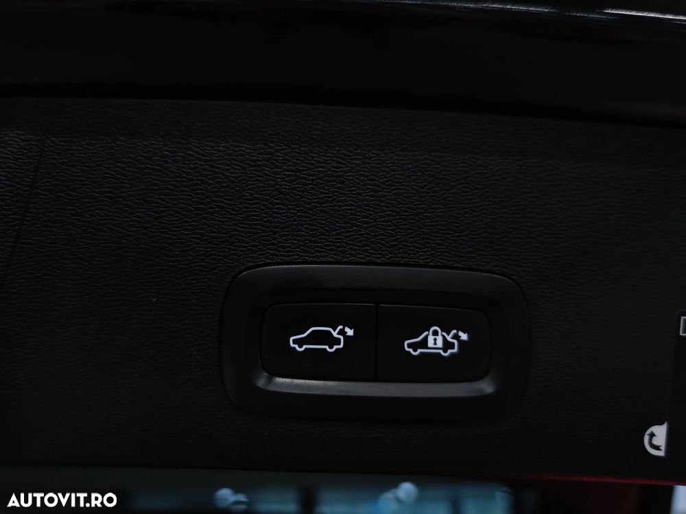Volvo XC 40 D4 AWD Momentum - 30