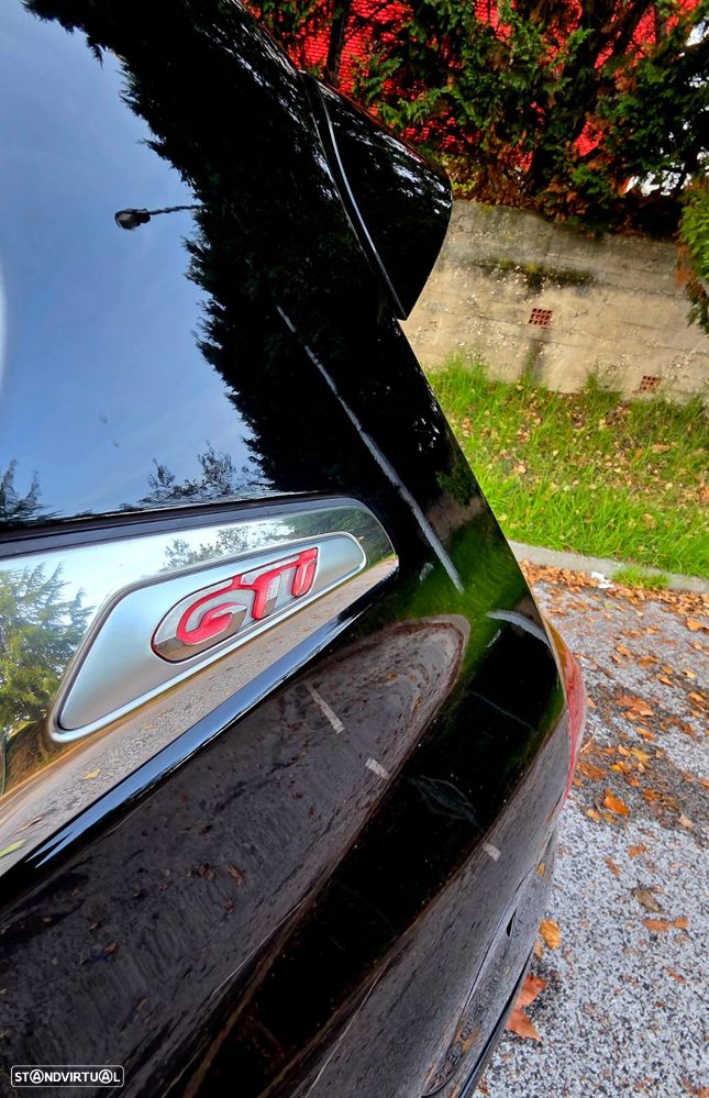 Peugeot 208 GTI 200 THP - 17