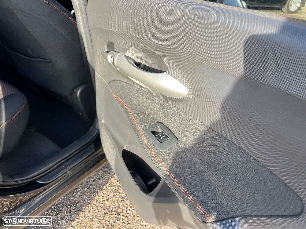 Toyota Auris 1.4 D-4D Exclusive +P.Sport+VSC - 9