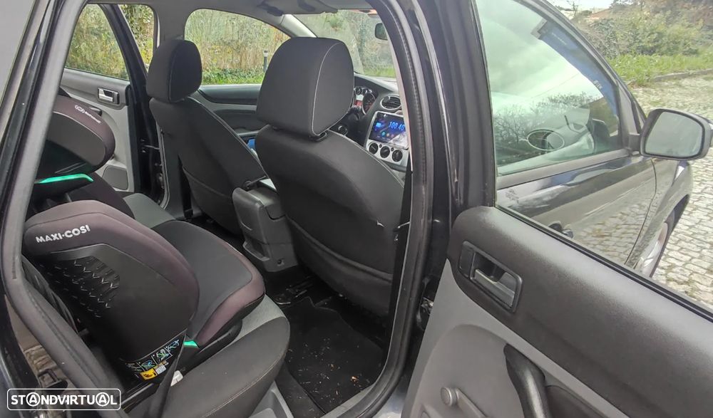 Ford Focus SW 1.4 Trend - 32