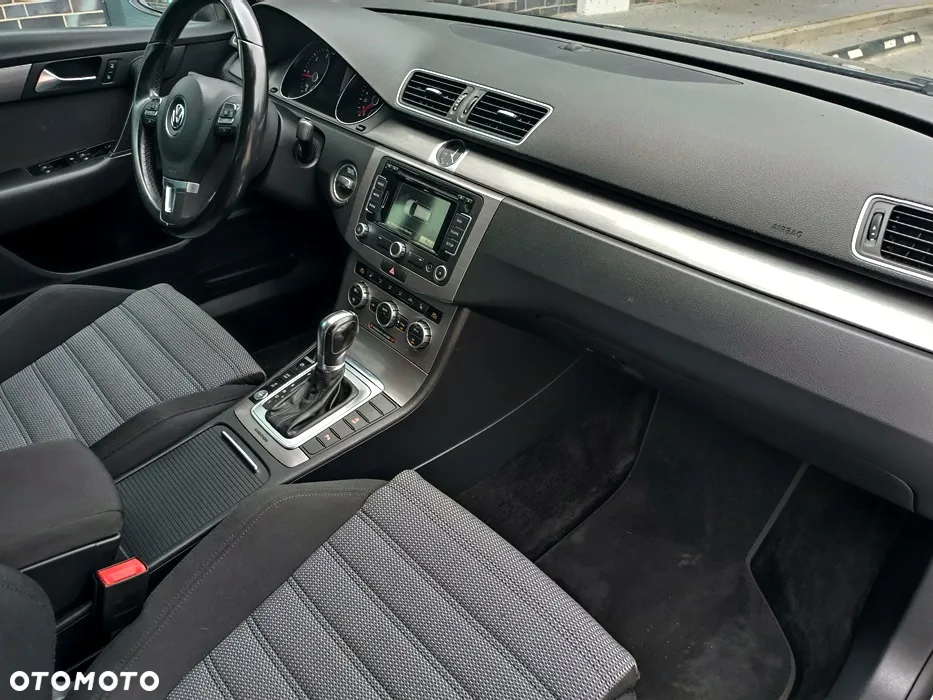 Volkswagen Passat Variant 2.0 TDI 4Motion DSG BlueMotion Tech Comfortline - 25