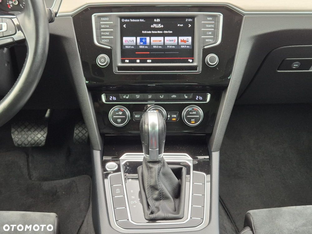 Volkswagen Passat 2.0 TDI SCR DSG Highline - 39