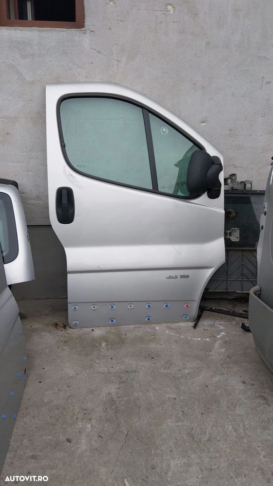 VAND USA DREAPTA FATA RENAULT TRAFIC 2012 - 1