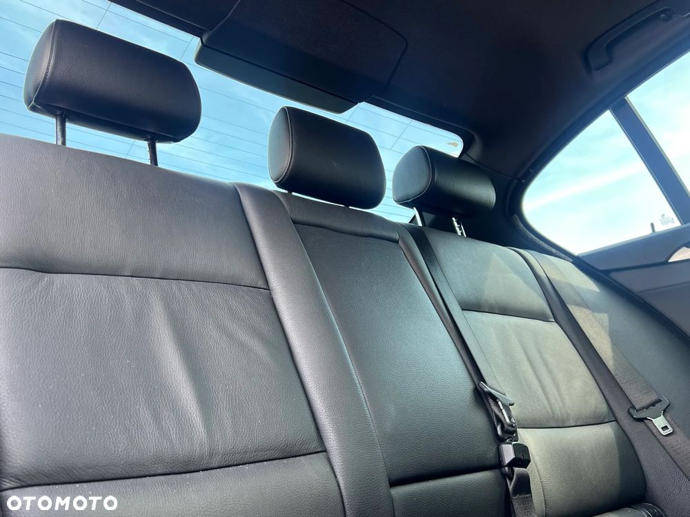 BMW Seria 5 528i xDrive - 27