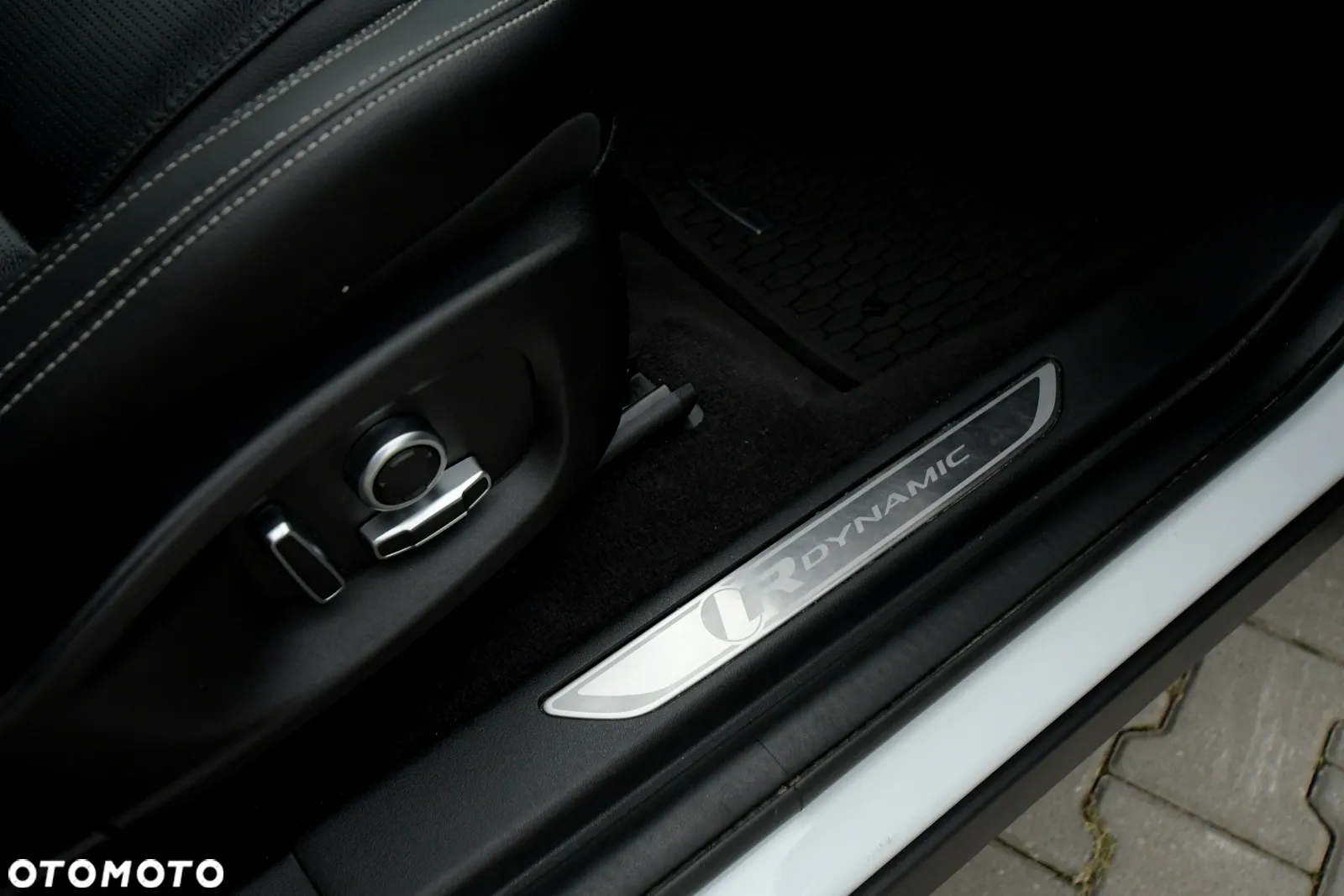 Jaguar E-Pace D200 AWD R-Dynamic S - 40