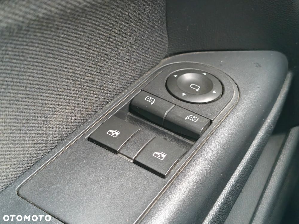 Opel Astra III 1.6 Cosmo - 21