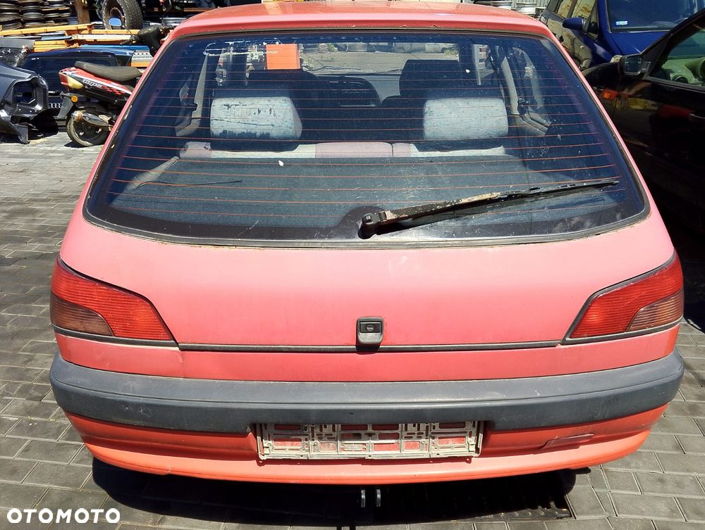 Peugeot 306 I (93-01r.) 1.4 B 74KM. Silnik KFX/KDX/KFW Skrzynia 20CC27.Cały na części.GWARANCJA !!!  Przód Tył Zestaw Komplet Drzwi Klapa Zderzak Błotnik Maska Grill Atrapa Szyba Pas Lampa Lusterko Boczki Fotel Kanapa Kokpit Deska Rozdzielcza Przełącznik Włącznik Sterownik Przewody Wiązka Instalacja Moduł Komputer Czujnik Listwa Pompa Alternator Wtryski Głowica Rozrusznik Kompresor Sprzęgło Dwumas Silnik Skrzynia ABS Klimatyzacji Paliwa Wspomagania Kolektor Turbina Przepustnica Zawór Chłodnica Koło Hak Belka Sanki Zawieszenie Mcpherson Półoś Amortyzator Wydech Tłumik Zacisk Most - 2