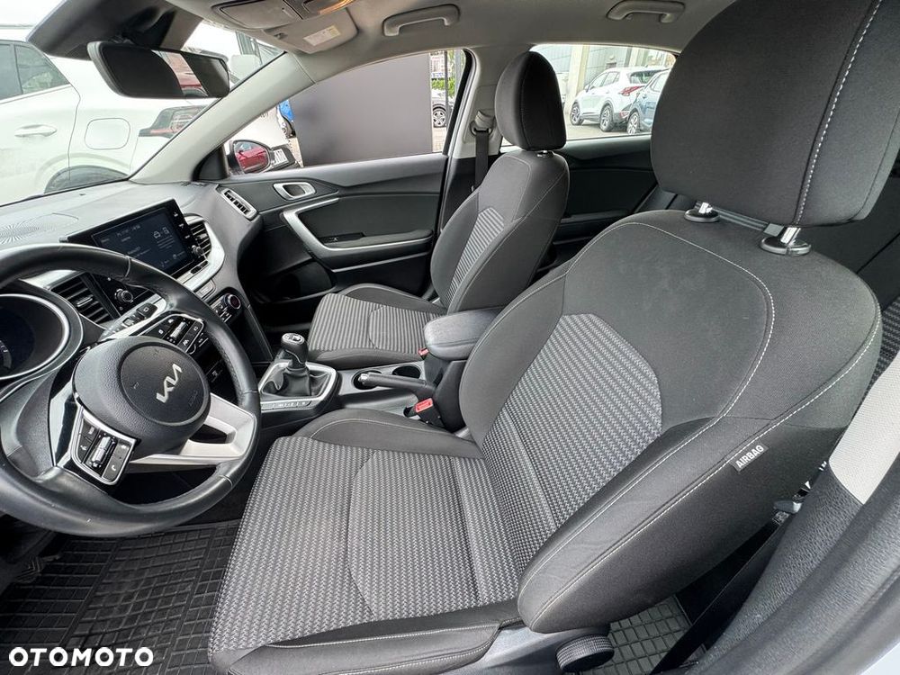 Kia Ceed 1.5 T-GDI M - 10