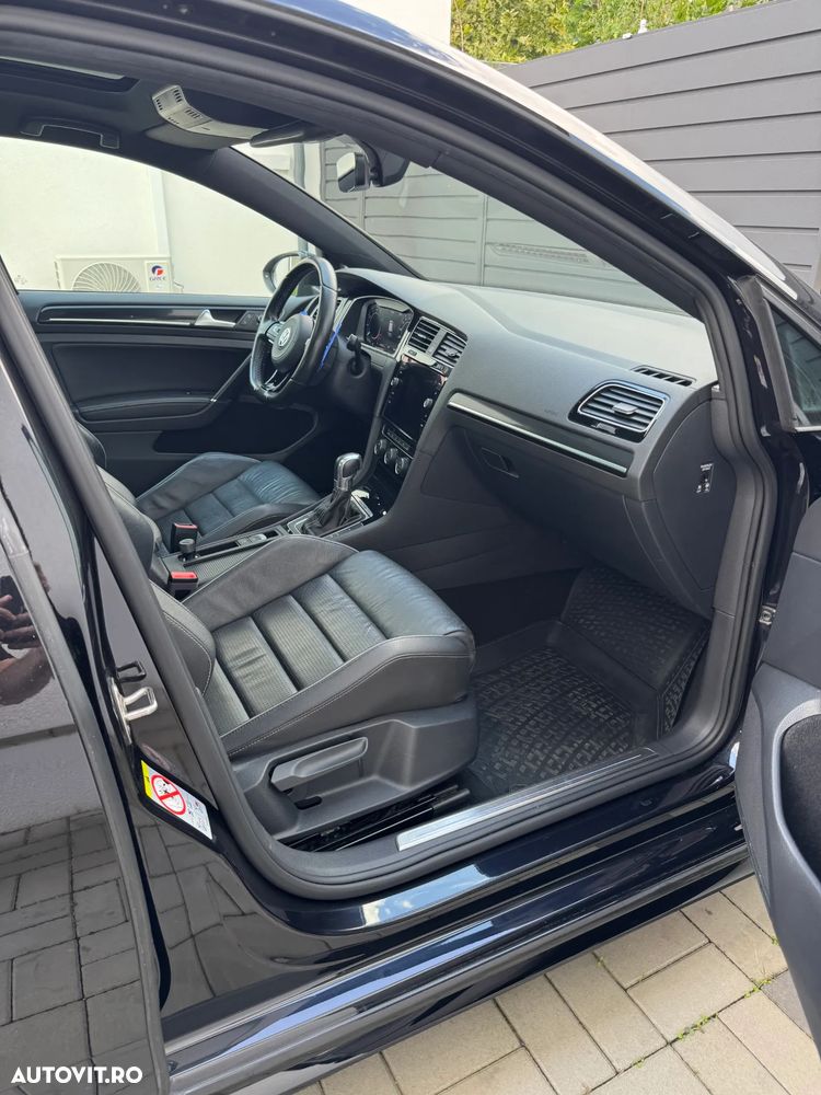 Volkswagen Golf - 10