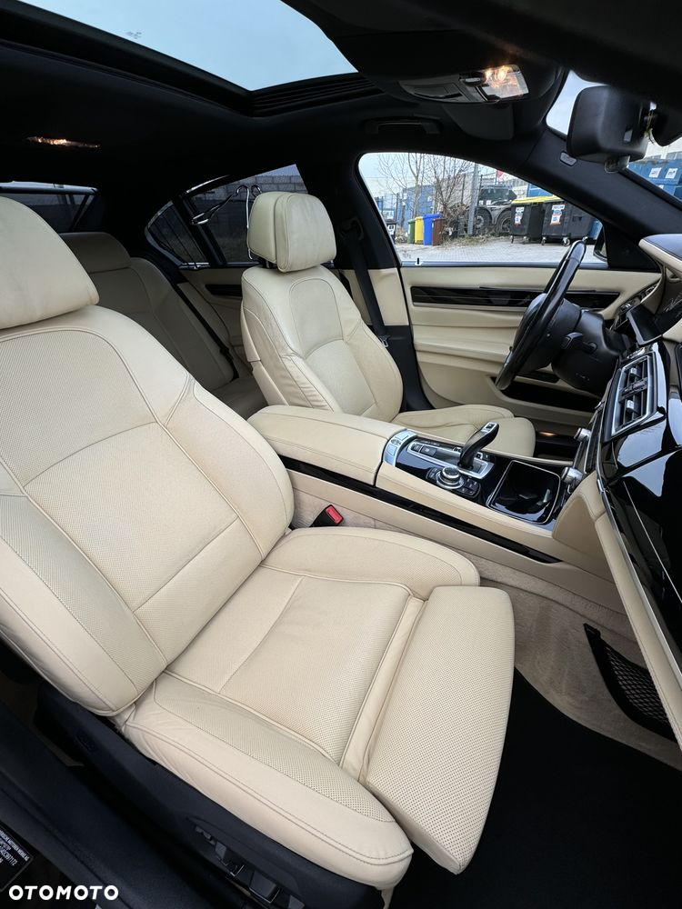 BMW Seria 7 740d xDrive - 13