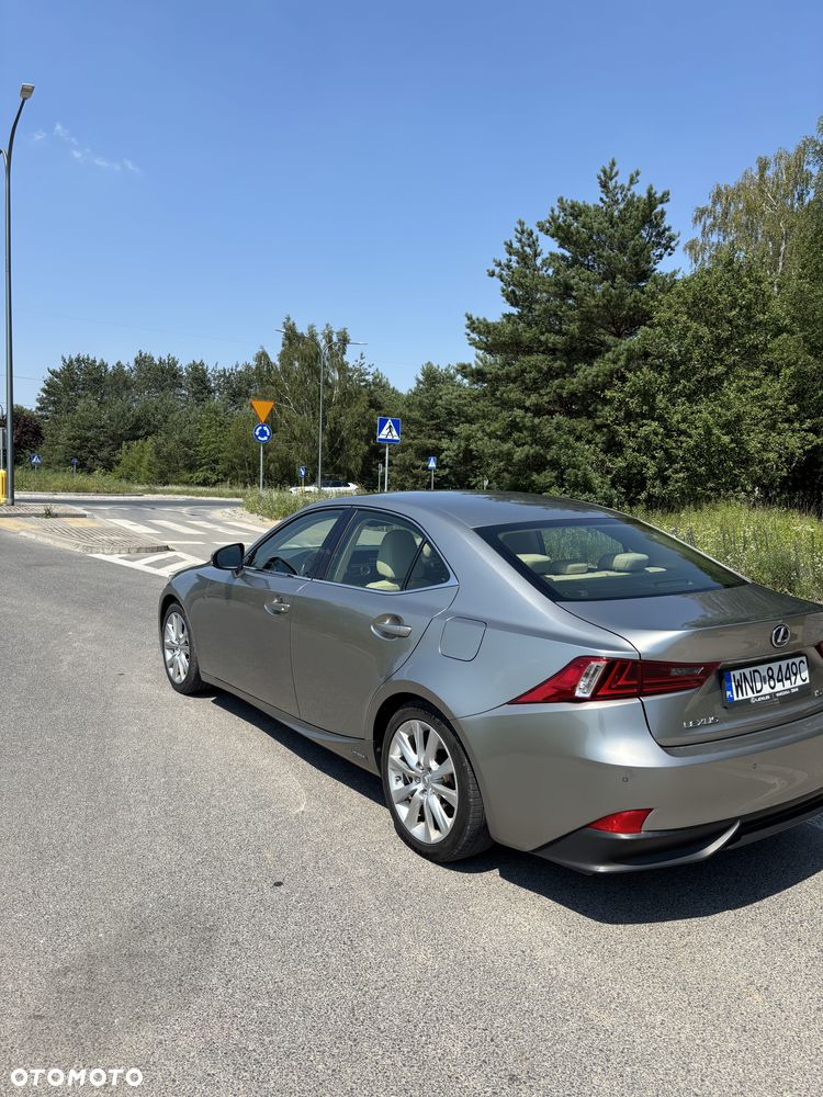 Lexus IS 300h Prestige - 8
