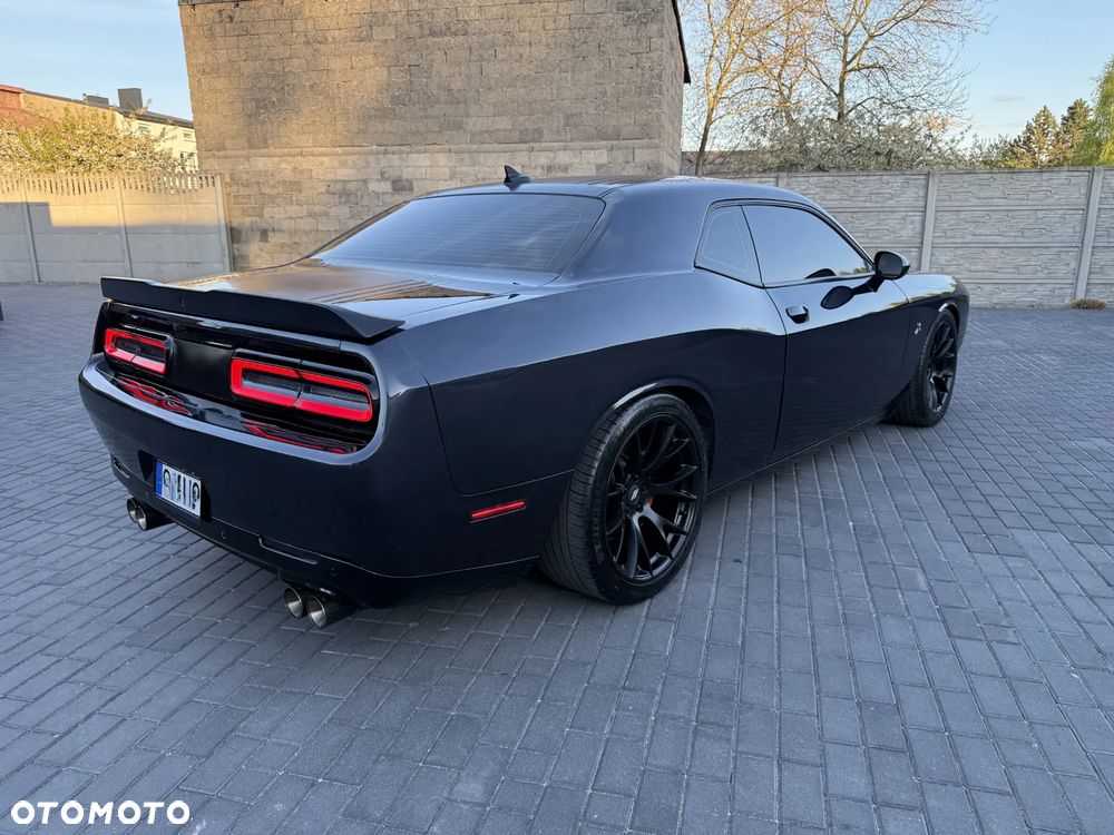 Dodge Challenger - 2