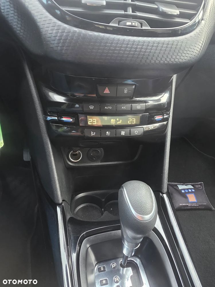 Peugeot 2008 1.2 Pure Tech Style S&S EAT6 - 29