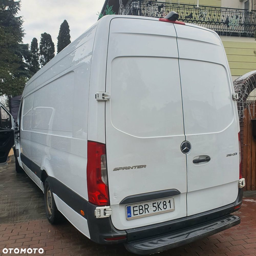 Mercedes-Benz Sprinter - 12