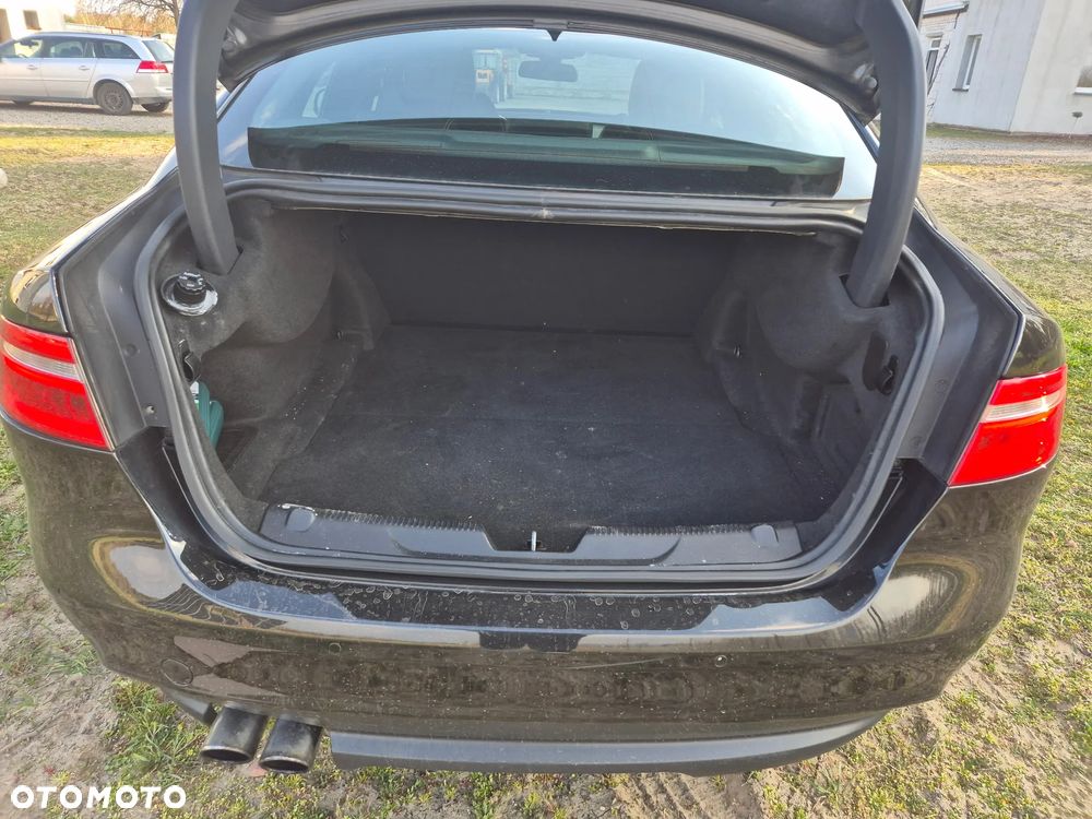 Jaguar XE 2.0 D AWD R-Sport - 15