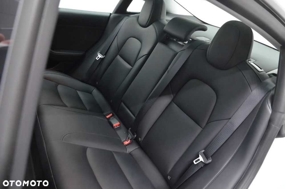 Tesla Model 3 - 12