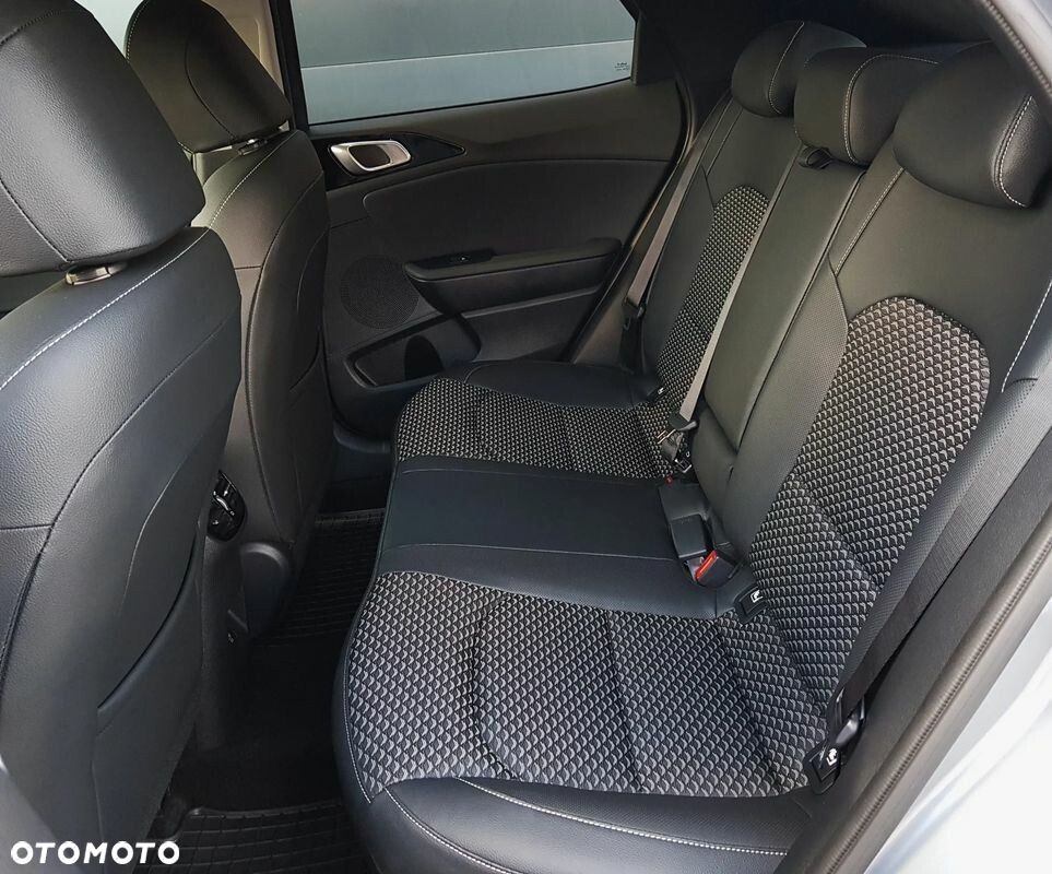 Kia XCeed 1.5 T-GDI Business Line DCT - 19