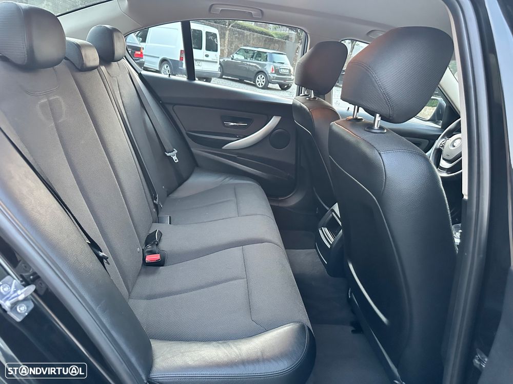 BMW 320 d Auto Line Modern - 38
