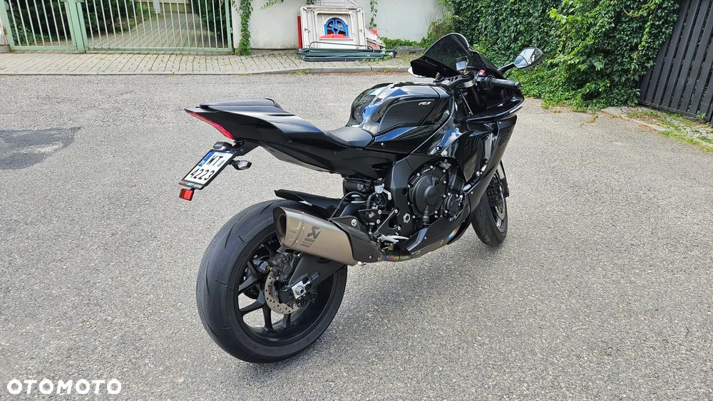 Yamaha R1 - 5